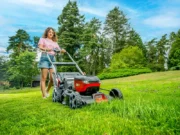Акумулаторна косачка MTF LMA 51-60T 60V – при косене на тревна площ