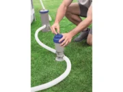 Автоматичен дозатор за хлорни таблетки Bestway Flowclear AquaFeed – монтаж на маркуча