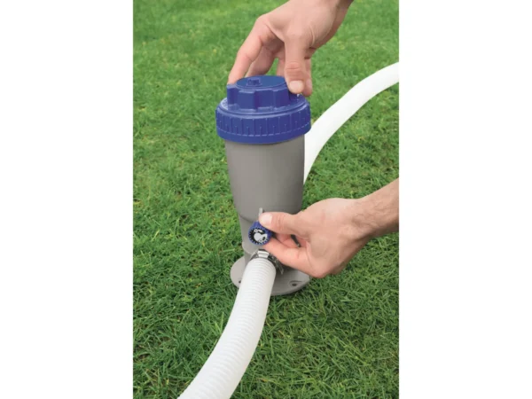 Автоматичен дозатор за хлорни таблетки Bestway Flowclear AquaFeed – зареждане