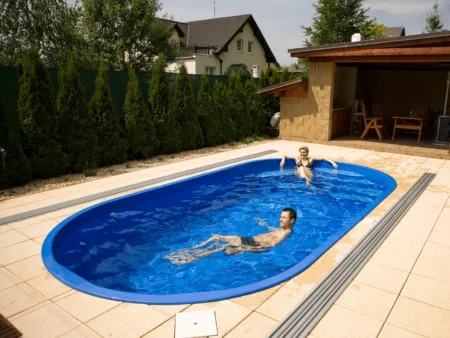 Стъклопластов басейн Ikaros 6,00 × 3,00 м в градина