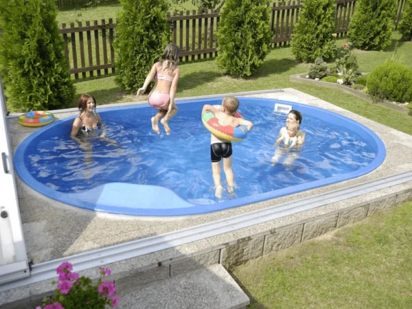 Басейн Olymp с филтрация и осветление – с деца във водата