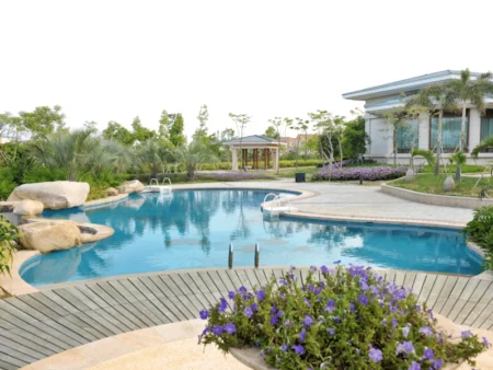 Басейн RockPool RIVIERA – бетонен басейн с облицовка 12 × 6 м