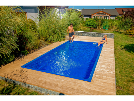 Стъклопластов басейн Perseus 6,00 × 3,20 м в градина