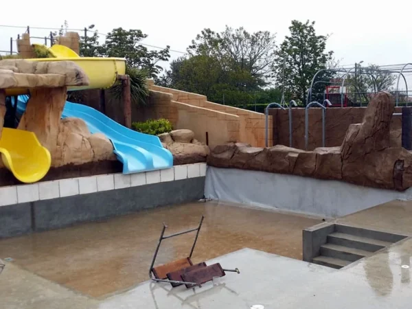 Басейни RockPool PUBLIC – с пързалки в строеж