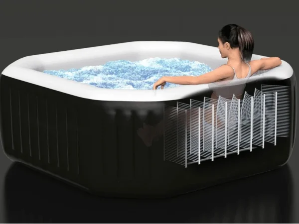 Надуваемо джакузи Intex Pure Spa™ Jet & Bubble Deluxe – с човек във водата