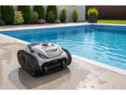 Аккумуляторный робот для бассейна Poolsana C11P Pathfinder крупным планом на плитке у бассейна