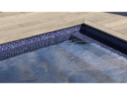 Басейн с армиран линер Alkor Draka Aqua Mosaic с наситено синя мозайка и дървена тераса