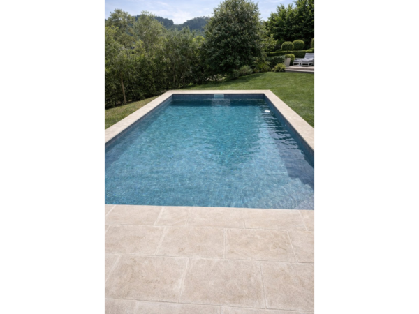 Pool im Garten mit armierter Poolfolie Cefil Onyx Manhattan