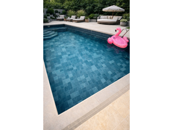 Piscină cu liner armat Cefil Nature Vulcano și flamingo gonflabil roz