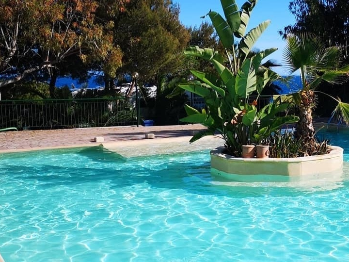Rustic coping stone around a pool with an island