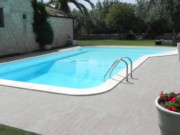 Coronament Standard Sandblasted în jurul unei piscine cu formă liberă