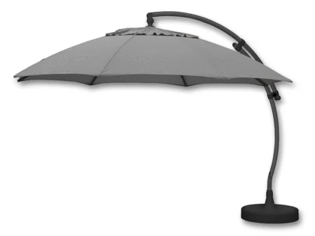 Sonnenschirm Crystal 375 cm mit gebogenem Arm, gezeigt auf einem runden Ständer, Seitenansicht