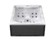 Două șezlonguri cu duze și tetiere în jacuzzi Emerald Basic, vedere din față