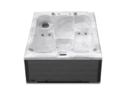 Jacuzzi Emerald Basic în marmură albă, vedere spre skimmer și panoul de comandă de pe margine