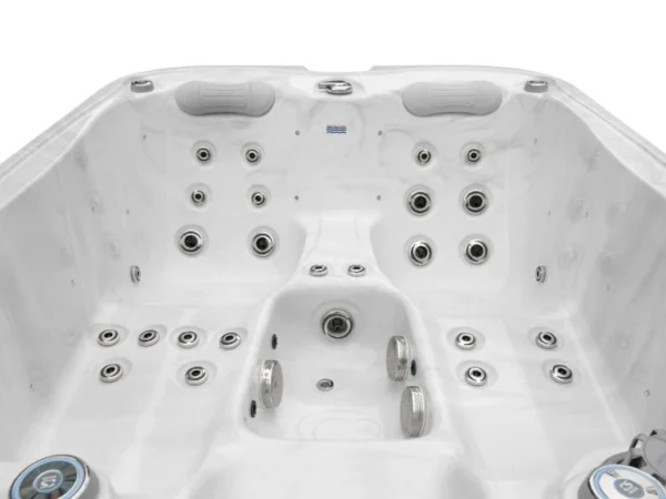 Duze, tetiere și nișa pentru picioare în jacuzzi Emerald, prim-plan din față