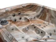 Skimmerul și duzele din jacuzzi Emerald, Tuscan Sun, prim-plan