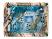 Jacuzzi Emerald umplut în Tuscan Sun, văzut de sus – apă iluminată