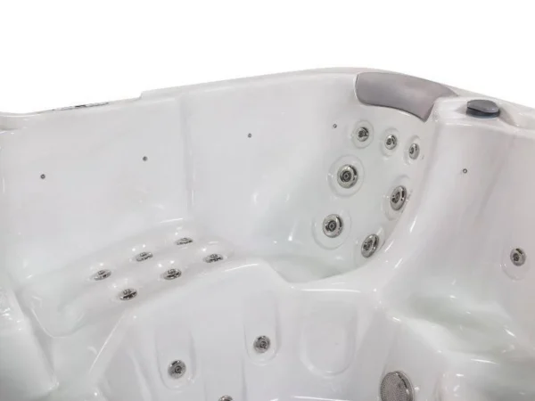 Düsen an Sitzfläche und Rückenlehne im Whirlpool Jupiter, Nahaufnahme