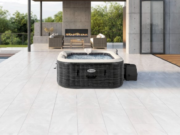 Джакузи PureSpa Greystone DeLuxe на террасе с видом на сад