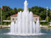 Schaumdüsen Gayser Atlas Pool in einem Springbrunnen