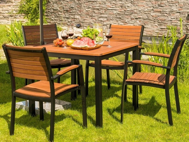 Flamingo garden table on the grass with stackable armchairs and fruit