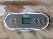 Контролен панел Wellis со копчиња Pump, Light, Up и Down и дисплеј во џакузи Pluto
