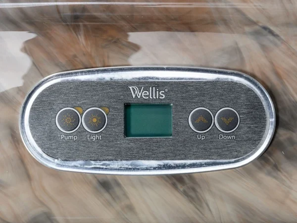 Контролен панел Wellis со копчиња Pump, Light, Up и Down и дисплеј во џакузи Pluto