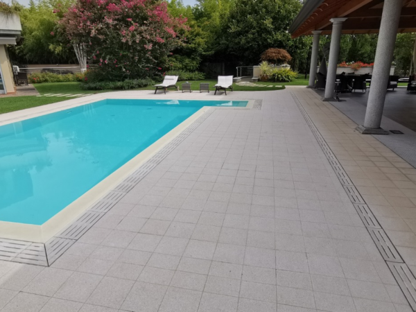 Oasi paving on a platform by a pool