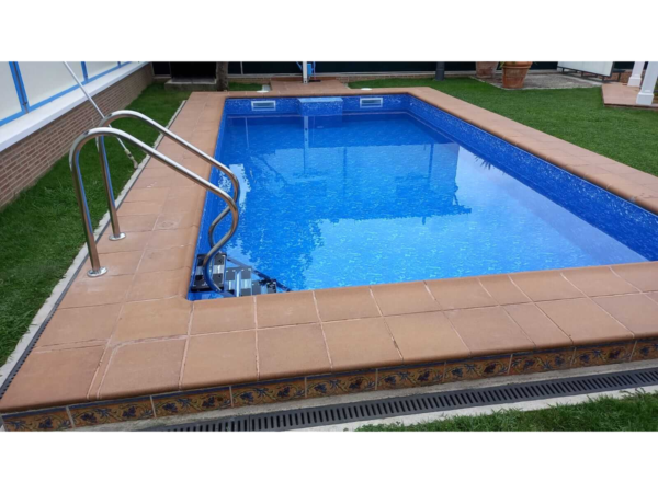 Pool mit Leiter und armierter Poolfolie Cefil Cyprus