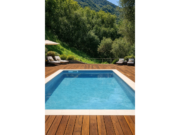 Pool mit armierter Poolfolie Cefil Victoria Grigio und Holzterrasse