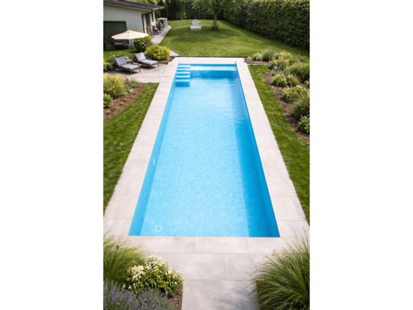 Langer Pool mit armierter Poolfolie Cefil Onyx Hawaii