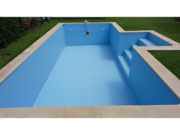 Leerer Pool mit Stufen und armierter Poolfolie Cefil Classic Pool