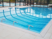 Überlaufrand Big an den Poolstufen