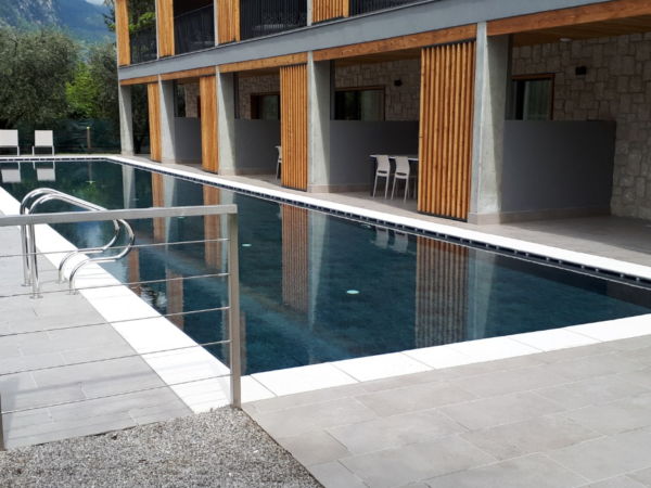 Überlaufrand Laguna – Pool mit verdecktem Überlauf