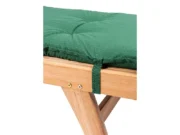 Genähte Sitzfläche der Auflage Verde mit einem Band, das über den Rahmen der Liege geführt ist