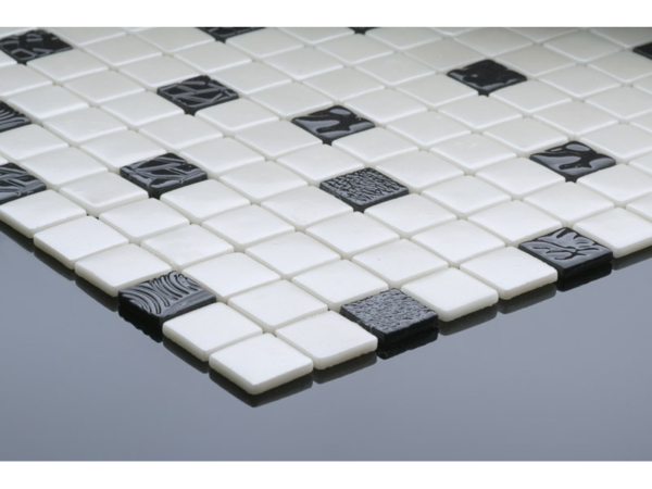 Mozaic în relief din sticlă ceramică pentru baie Carbone – exemplu de placare