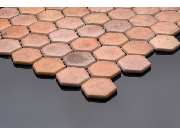 Sechseckiges Glaskeramik-Mosaik für das Bad Arenaria – Beispiel für die Verkleidung