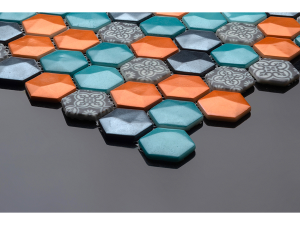 Sechseckiges Glaskeramik-Mosaik für das Bad Faro – Beispiel für die Verkleidung