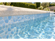 Glass-ceramic puzzle mosaic for pool Comino – close-up of the mosaic underwater