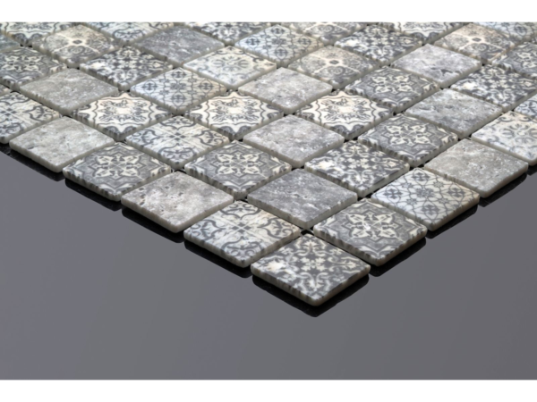 Mozaic cu model din sticlă ceramică pentru baie Bergamo – exemplu de placare