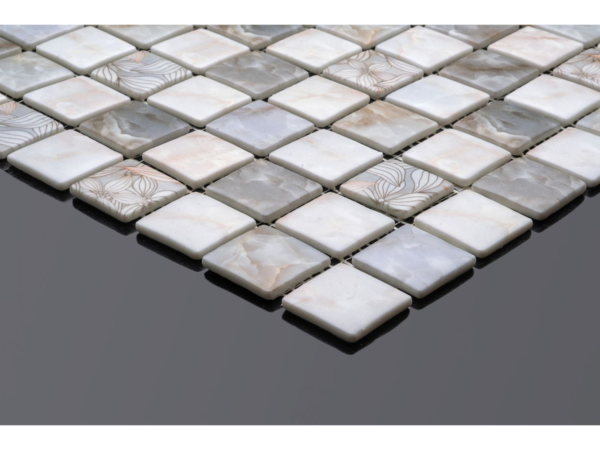 Gemustertes Glaskeramik-Mosaik für das Bad Carrara – Beispiel für die Verkleidung
