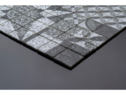Gemustertes Glaskeramik-Mosaik für das Bad Faenza – das Mosaik im Innenraum