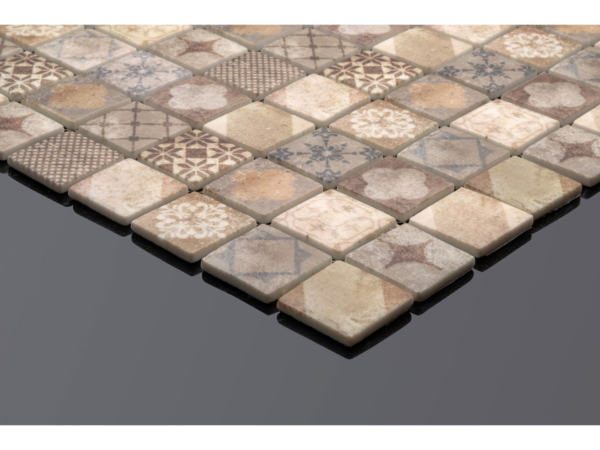 Mozaic cu model din sticlă ceramică pentru baie Sahara – exemplu de placare