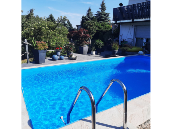 Стълба от неръждаема стомана в стиропорен басейн Poolsana