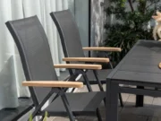Teak-Armlehnen der klappbaren Sessel Essence, Seitenansicht