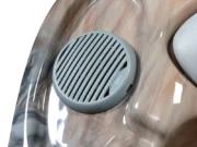 Звучник со лого Wellis до потглавник во џакузи Wellis Pluto, десен Тосканско сонце