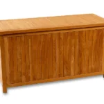 Geschlossene Kissenbox Gentle aus Teak, Vorderansicht auf weißem Hintergrund